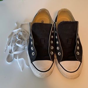 Black double tongue women’s size 8 Converse